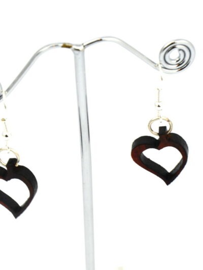 Boucles d’oreilles coeur, Amarante, www.LaTribu.shop Boucles d’oreilles coeur, Amarante, www.LaTribu.shop