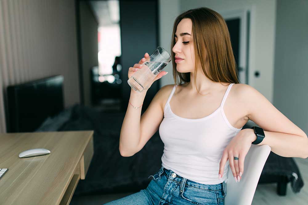 boire un verre d'eau en plus à chaque occasion