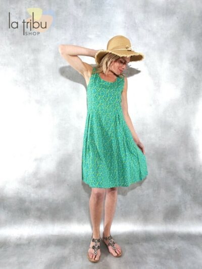 Modèle de robe trapèze en rayonne verte collection BlaBla 2023